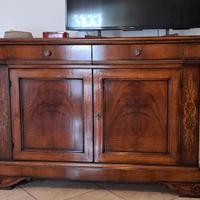 Madia, credenza