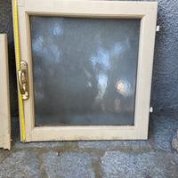 finestra bagno con anta ribalta vetro satinato