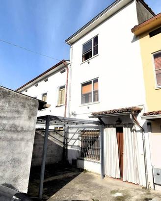 Casa indipendente di 231 m² con 5 locali e box aut