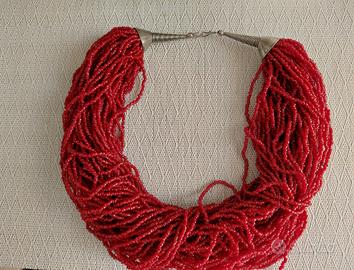 Collana vintage di perline di corallo rosso 