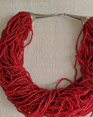 Collana vintage di perline di corallo rosso 