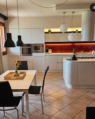 Cucina moderna bianco laccato