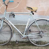Vecchia bici in zona Garbatella
