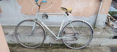 Vecchia bici in zona Garbatella