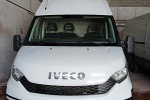 Furgone IVECO 35C15