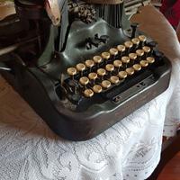 Macchina da scrivere d epoca