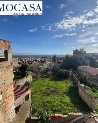 Casa di 150 mq con cortile e due posti auto