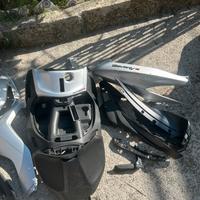 Berverly 400hpe carene più accessori incidentati