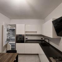 Cucina seminuova con elettrodomestici Samsung