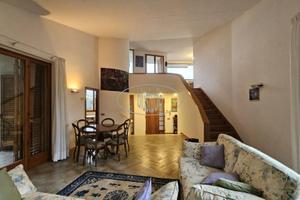 Villa di 270 m² con più di 5 locali e box auto dop