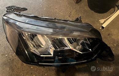 Faro anteriore destro Led Peugeot 208 anno 2022 73