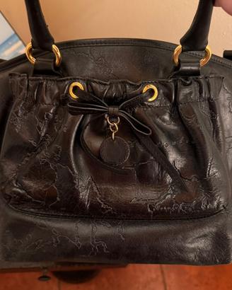 Borsa e stivali Alviero prima classe in pelle