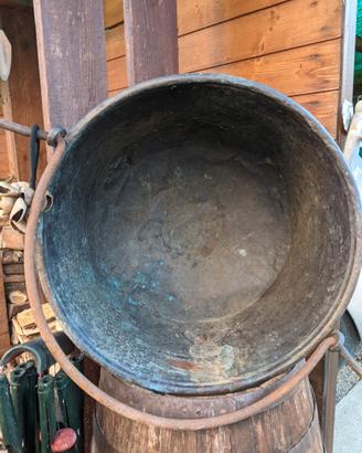Antico paiolo in rame