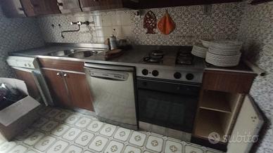 Cucina completa di elettrodomestici