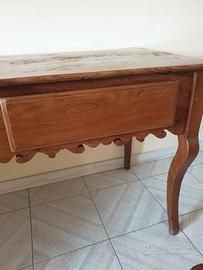 TAVOLO ANTICO CON INTAGLI