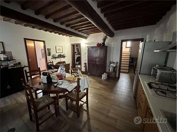 Casa indipendente di 300 m² con più di 5 locali e 