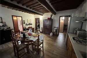 Casa indipendente di 300 m² con più di 5 locali e 