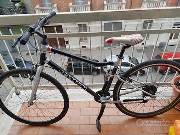 City bike  b twin .cerchi da 28 .Torino 