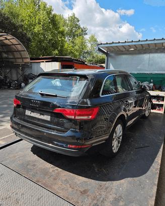 AUDI A4 DEL 2016 PER RICAMBI