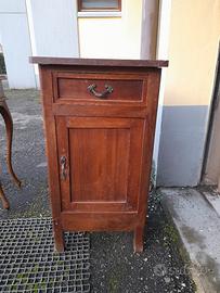 mobiletto vintage in legno