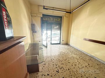NEGOZIO A NAPOLI