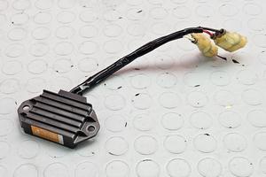 REGOLATORE TENSIONE YAMAHA YZF 450 2010 2013 YZ-F