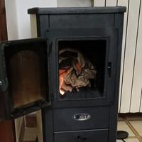 Stufa compatta a legna