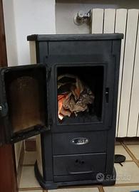 Stufa compatta a legna
