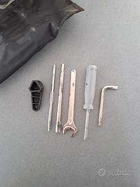 r 1200 r bmw attrezzi sotto-sella originali K27