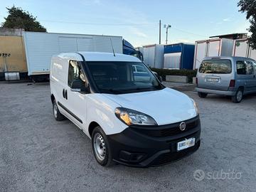 Fiat doblo 1.6 mjet furgone di serie porta lateral