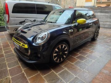 Mini cooper SE elettrica con tettuccio e allest. X