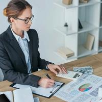 Assistente Lingue inglese/francese/spagnolo madre