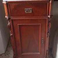 2 comodini antichi con marmo