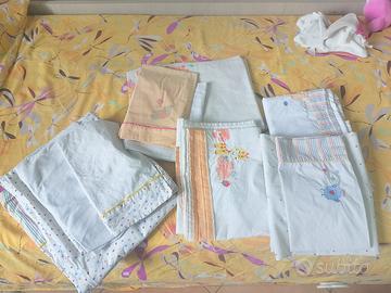 Lenzuola e piumone lettino con sponde