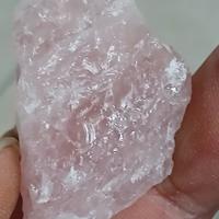 pezzo di quarzo rosa piccolo