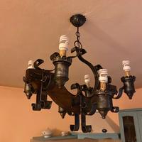 Lampadario Ferro Battuto e Legno
