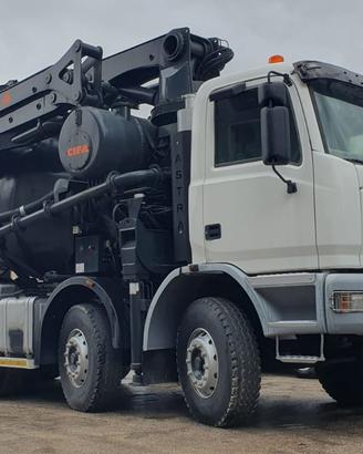 Beton pompa su Autocarro Astra 4 Assi