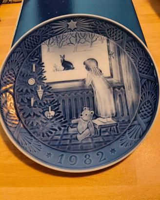 Piatto Royal Copenaghen 1982 originale