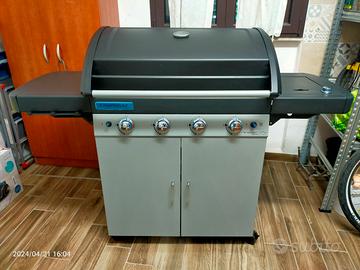 Campingaz Barbecue con 4 Bruciatori e fornello 
