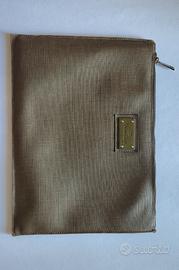 Organizer con scomparti interni e chiusura zip