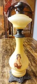Lampada a petrolio antica