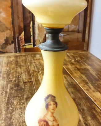 Lampada a petrolio antica