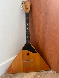 Strumento a corde russo Balalaika