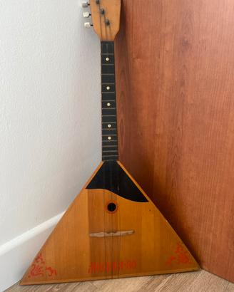 Strumento a corde russo Balalaika