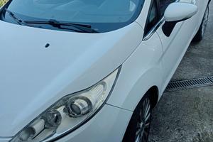 Ford fiesta titanium benzina gpl