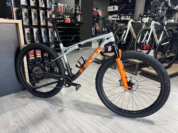 TREK SUPERCALIBER 9.8 XT / SOLO CONSEGNA  A MANO 