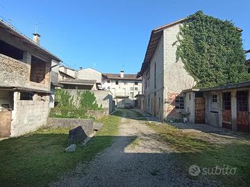 CASA IN LINEA CON GIARDINO A NESPOLEDO