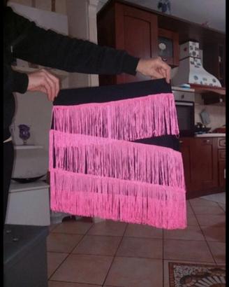 Gonna nera in jersey elastica con frange rosa