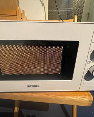 Bel piccolo forno a microonde - Severin MW 7890