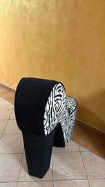 Poltrona a forma di scarpa con tacco